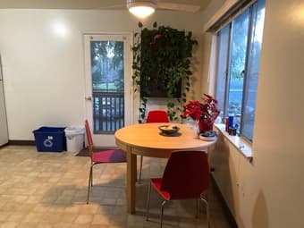 April Master bed available in a beautiful apartment short-term lease 2