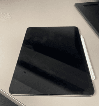 IPAD Pro 11in + apple pencil 2 128GB perfect condition 2