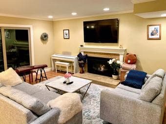 [Female] Gorgeous Furnished Master Suite in RWC for Mid-May to August 2