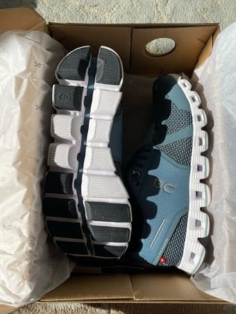 2 pairs On Cloud (M10, W7) 1