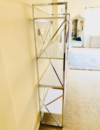 Modern silver and gloss white curio/bookshelf 3