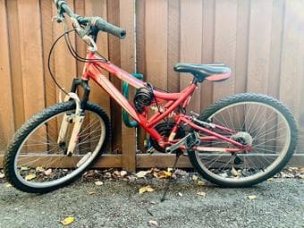 2 bicycles for Sale 2
