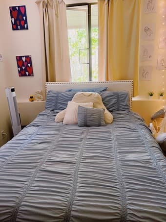 Queen Mattress - Memory Foam and Supportive 2