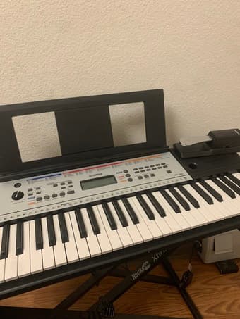 YAMAHA YPT260 Keyboard + Stand + Foot Pedal 1