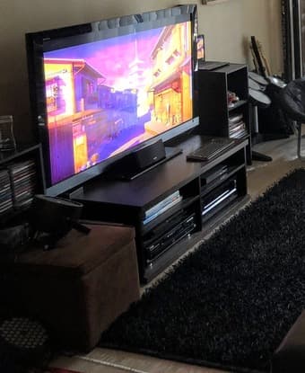 Ikea TV unit in good condition (with pics) 2