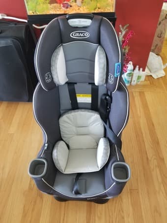 Graco Extend2Fit Convertible car seat--LIKE NEW 1