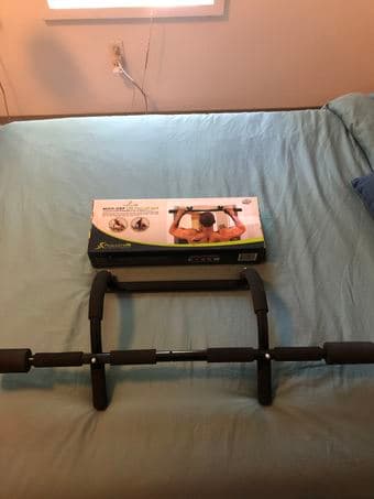 Pull-up bar 1