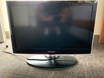 26" Samsung Screen 1
