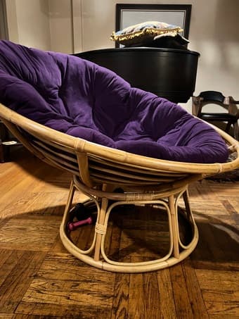 Excellent condition chair w/ natural rattan frame & plum color cushion 3