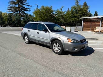 2005 Subaru Outback 2.5i AWD w/ CarPlay, 119K miles in great condition 1
