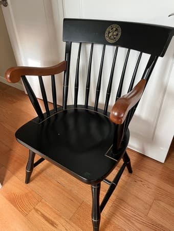 Solid wood Capitan's chair 2