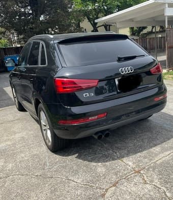 Audi q3 2018 with apple care 1