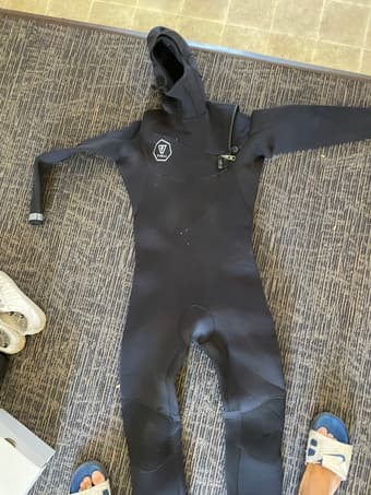 wetsuit MUST GO TODAY 1