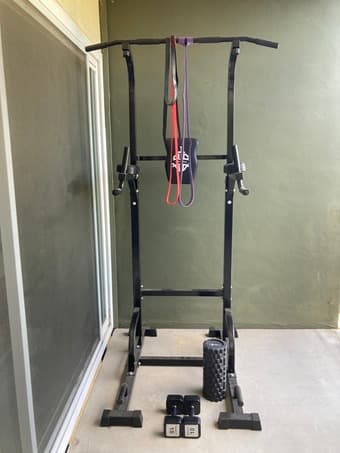 pull up bar with band 1