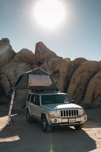 Great Condition Jeep Commander 2010 with Roof-Top Tent 1