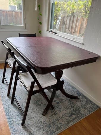 Sturdy and extendable dining table with very good condition 1
