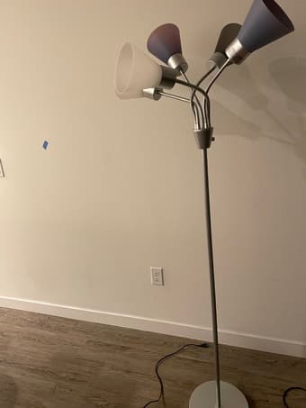 Multi head adjutable floor lamp 1