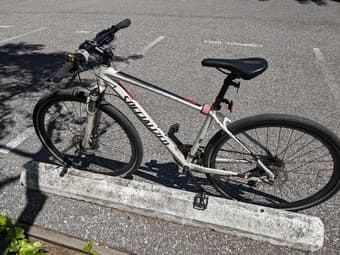 Specialized Crosstrail Comp Disc (Hybrid Commuter Bike) 2
