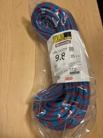 Women's Hokas, bathmat, climbing rope, clothes 2