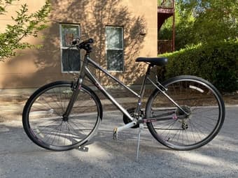 Women's bike with an U-lock, helmet, lights for $230 1