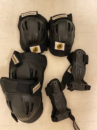 Rollerblade Nitroblade Inline + Protective Equipment: Bundle 2