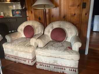 2 sofas and 2 lamps 1