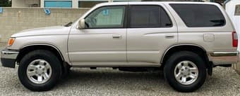 Toyota 4runner 2000 perfect condition $8,990 OBO free pickup to see it 1