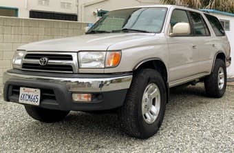 Toyota 4runner 2000 perfect condition $8,990 OBO free pickup to see it 2