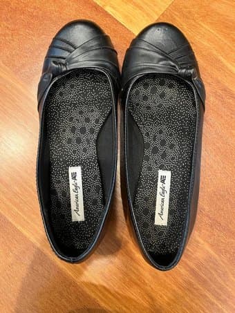Womens flats dress shoes, size 6 1