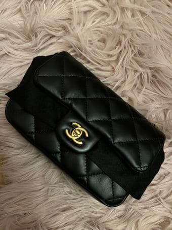 BRAND NEW Chanel 22B quilted heart flap bag in black w/ dust bag + tag 2