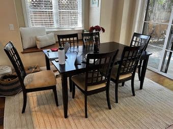 Dining Table & 6 Chairs 1