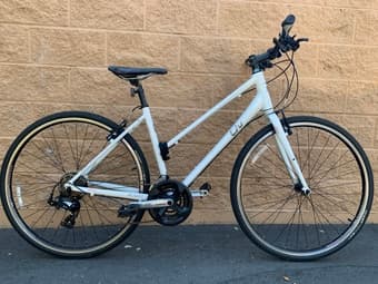 2016 Giant Alight 3 Hybrid Bike 1