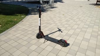 Electric Scooter Gotrax V2 (Flat tires) + Unused spare battery 2