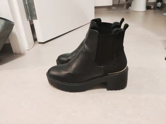 Women's size 38 (US 7) black boots 1