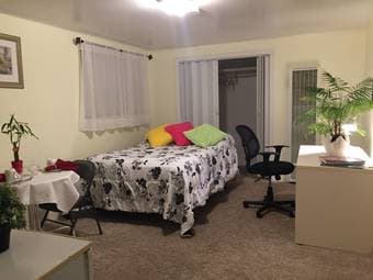large room to rent 1