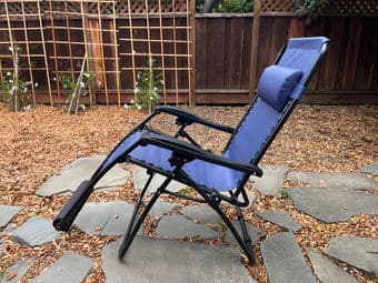 Gravity Chair + cushion for foot rest 2
