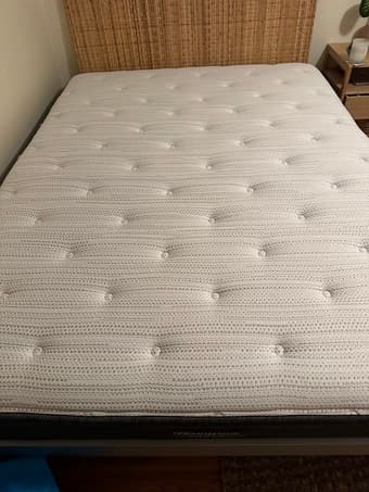 Queen Size Beautyrest Mattress (Excellent Condition) 2