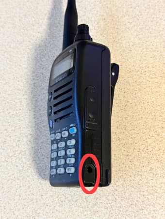 Kenwood TH-G71 ham radio handheld transceiver in great condition 3