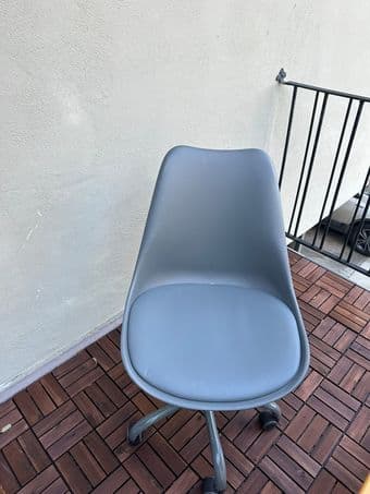 Microwave + Office chair 3