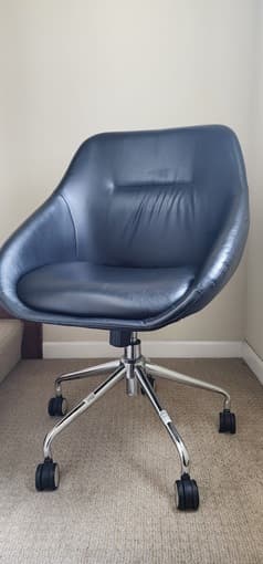 Black, Elegant Business Chair 1