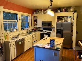 Rooms available in a house of 15 people 10 min bike to campus 1
