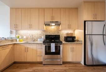 EVGR premium studio, spring sublet 2