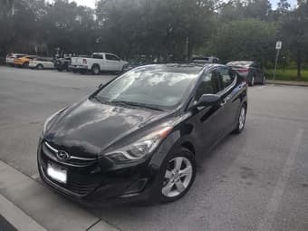 Selling 2013 Hyundai Elantra GLS 1