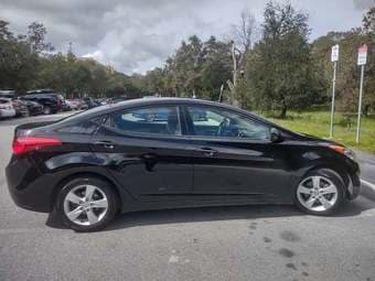 Selling 2013 Hyundai Elantra GLS 2