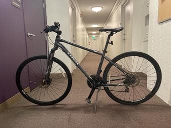Trek 8.3DS Hybrid Bike 1