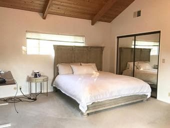 Beautiful furnished master bedroom next to campus (<1 min bike) 2