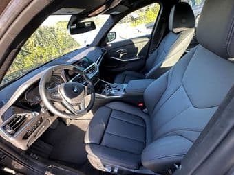 Looking for a car? Selling a 2021 BMW 3 series 330xe! 3