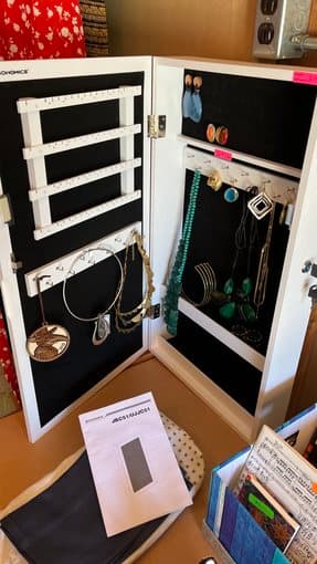 Lockable Jewelry Cabinet Armoire with Mirror 1