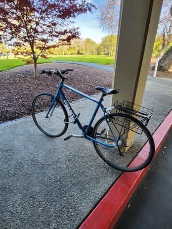 Giant bicycle (+ helmet + U-lock+ basket) 1