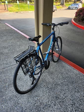 Giant bicycle (+ helmet + U-lock+ basket) 2